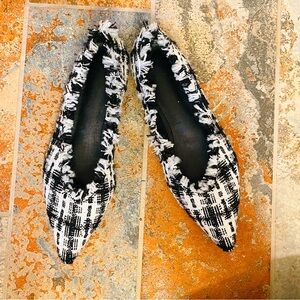 🕊️NWOB! Beautiful Black & White Wool Plaid Fringe Flats!